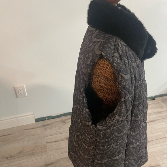 Tribal Vest Large - Picture 6 of 10